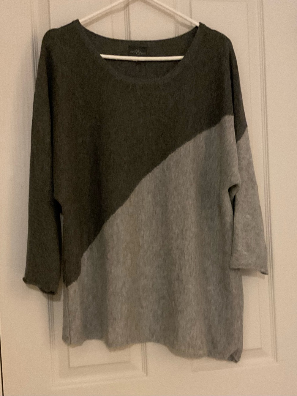 Market & Spruce Two-Tone Scoop Neck Sweater in Dark Gray and Light Gray